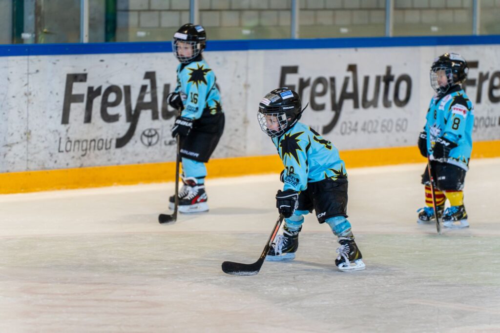 Hockeyschule: erste Schritte mit dem Stock